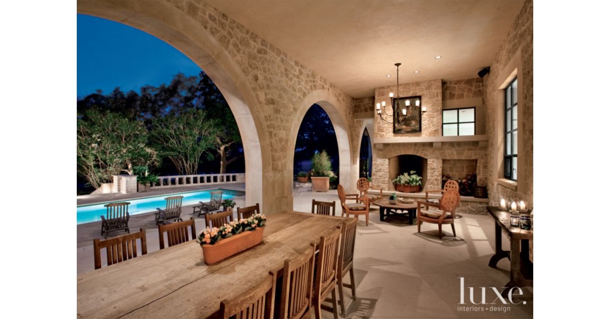 neutral-country-loggia-with-large-arched-openings-luxe-interiors-design