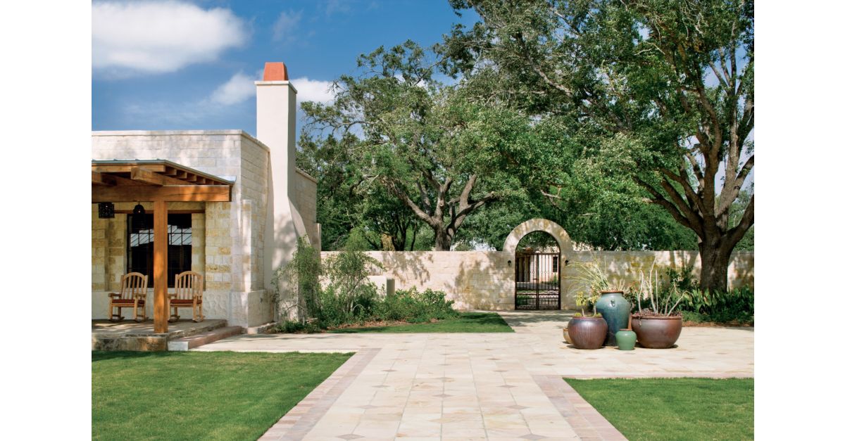 Neutral Southwestern Courtyard - Luxe Interiors + Design