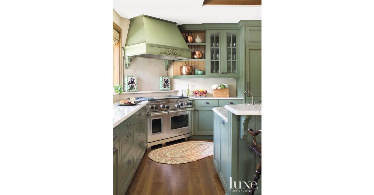 Green kitchen - Luxe Interiors + Design