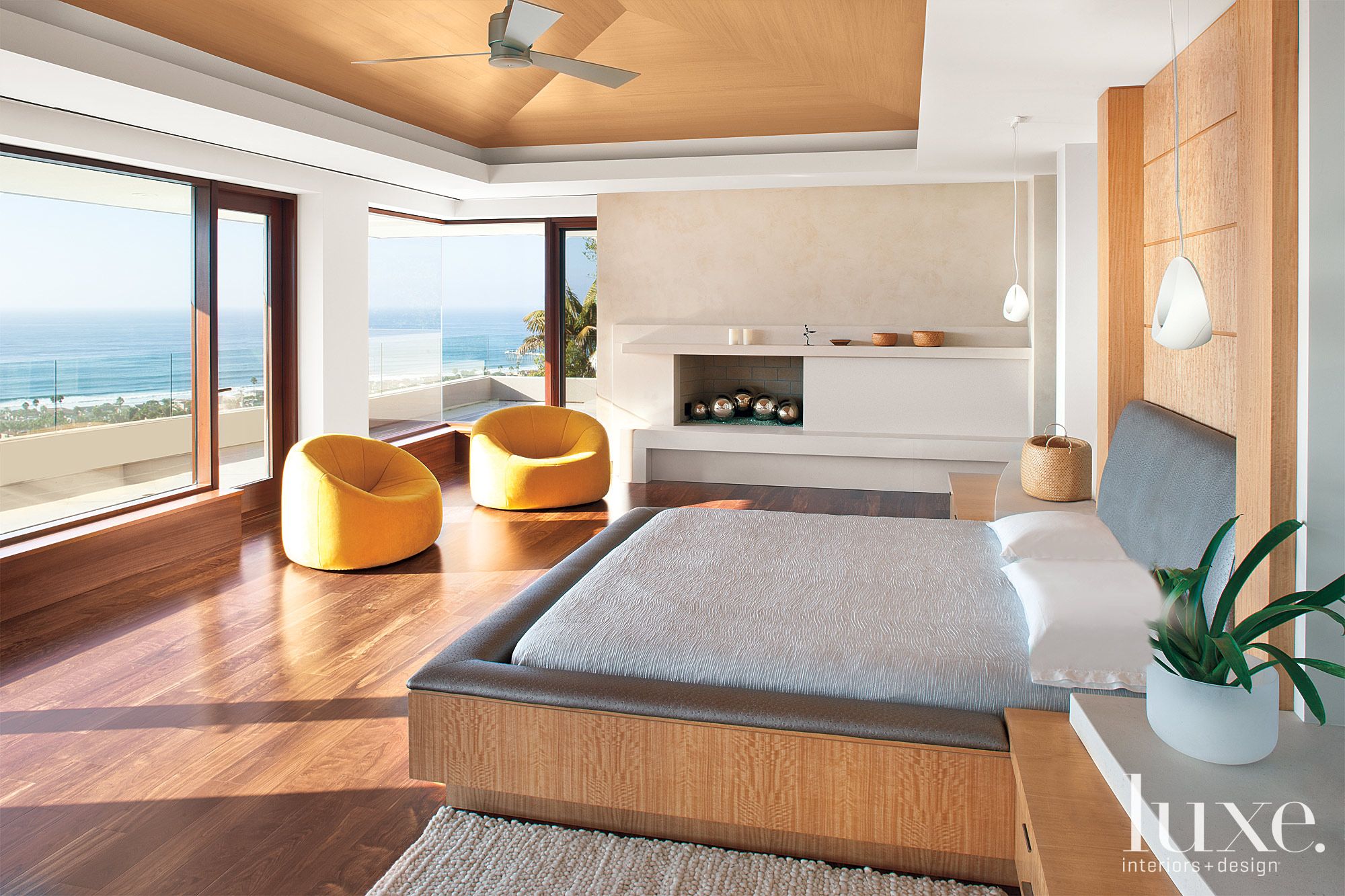 A Contemporary La Jolla Home With Sweeping Ocean Views