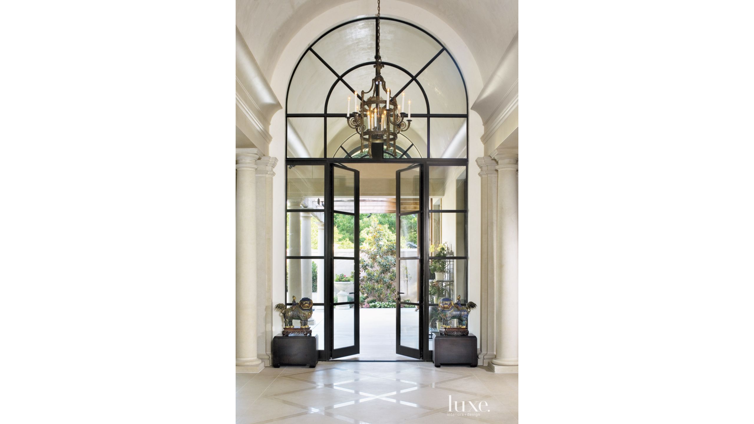 A Traditional Fort Worth Home with Ample Artwork Luxe Interiors + Design